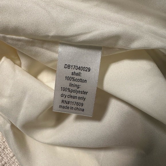 DE Collection Strapless White Textured Dress - Picture 4 of 5